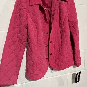 WOMANS QUILTED JACKET AND LINED COLLARED WITH FRONT POCKETS